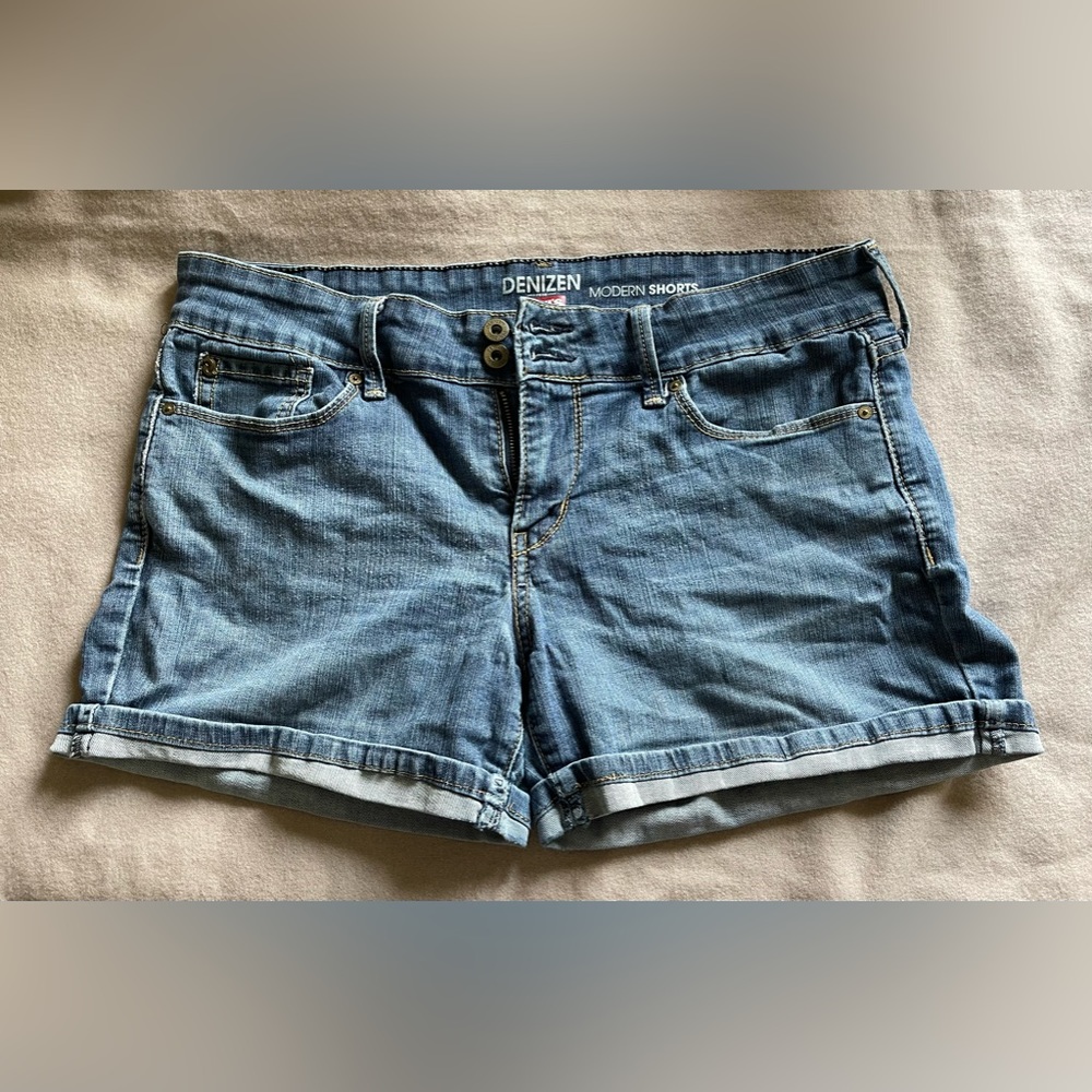Denizen Levi’s Women’s Modern Shorts size 6 used good condition